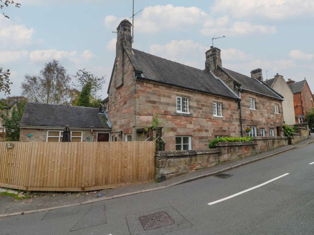 Ash House, Alton - Sleeps 6 guests