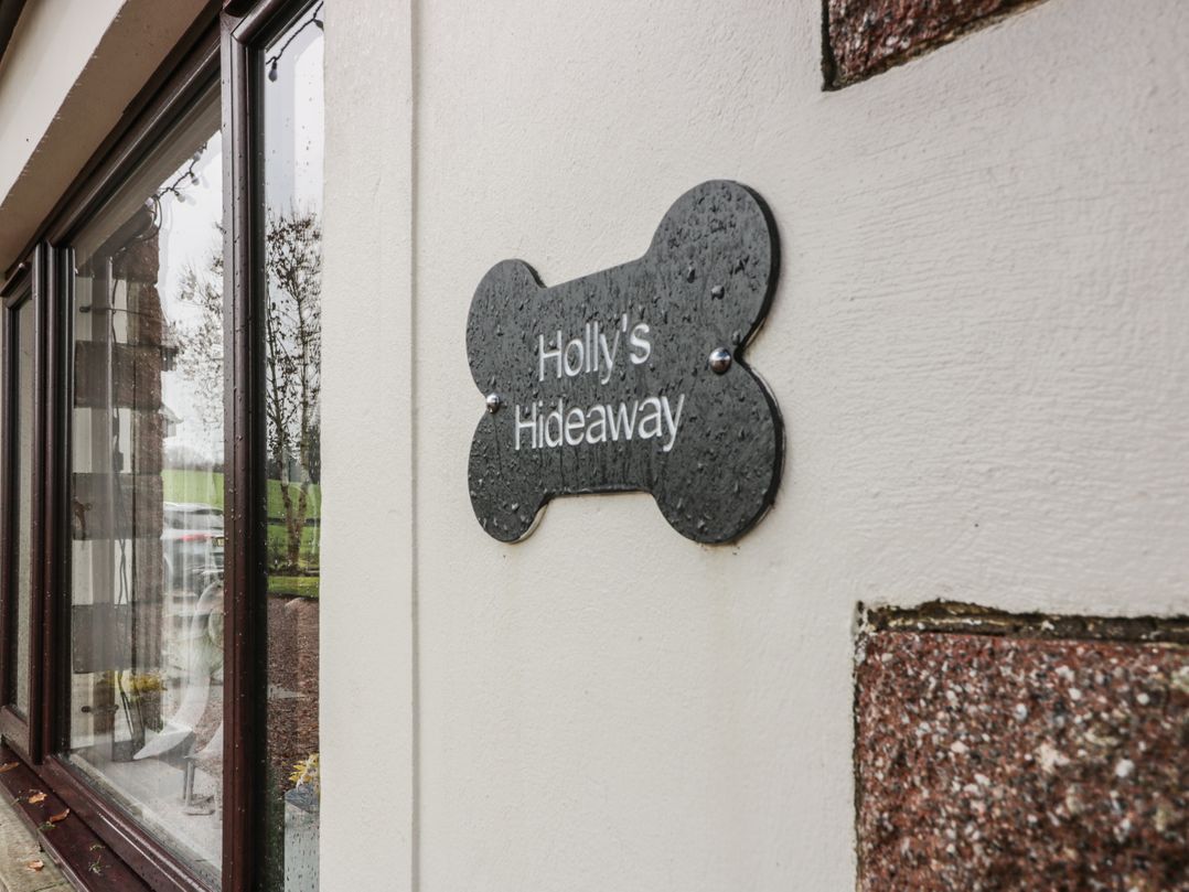 Hollys Hideaway