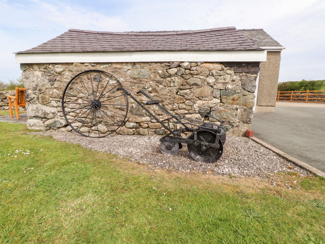 Garreg Wen Isaf Bach