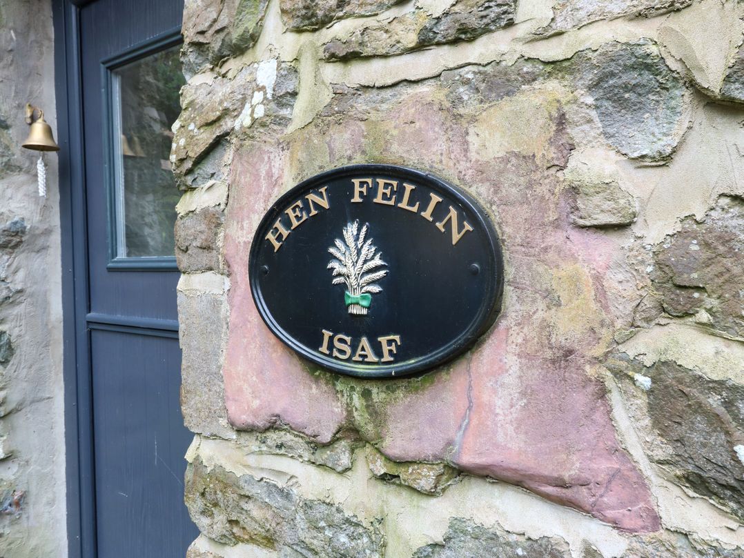 Hen Felin Isaf