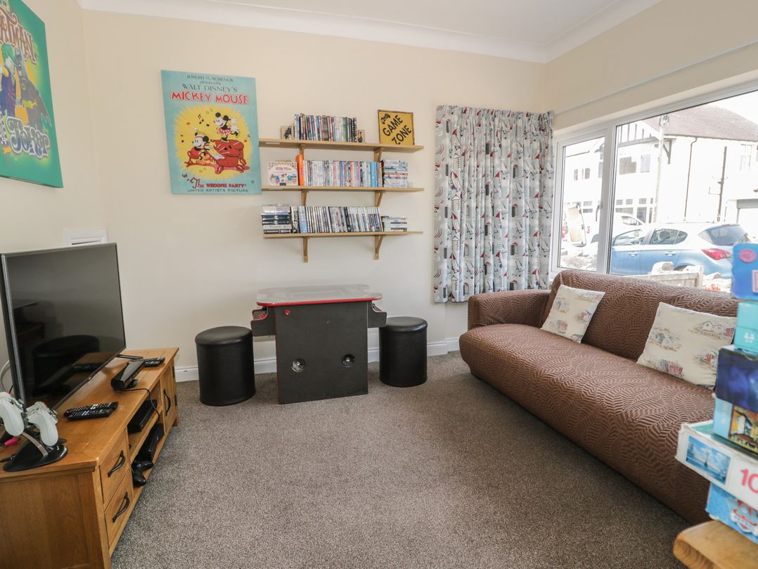 A living room with a sofa and television at Roma in Rhos-on-Sea