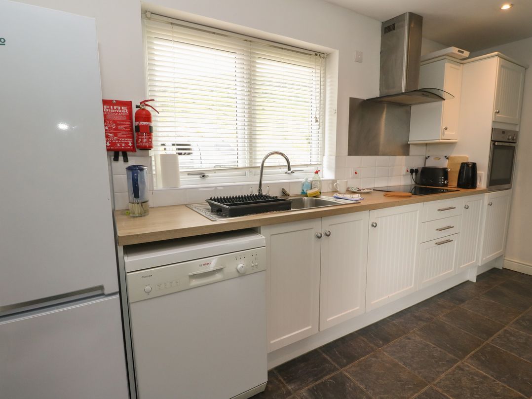 A kitchen with countertop and appliances at Starfish Cottage, Craignure, Isle Of Mull