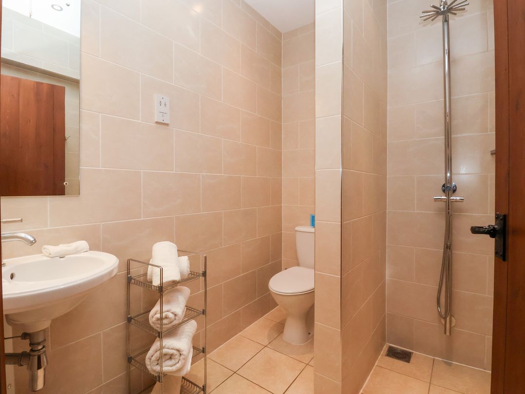 Winsall Court I