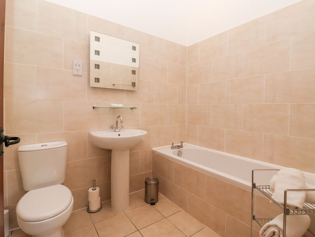 Winsall Court I