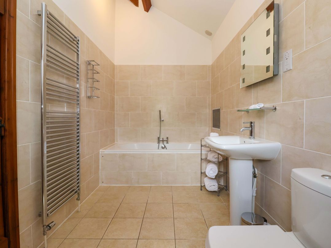 Winsall Court II