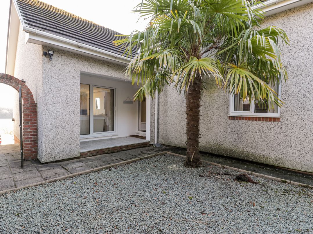 11 Glyn Garth Mews