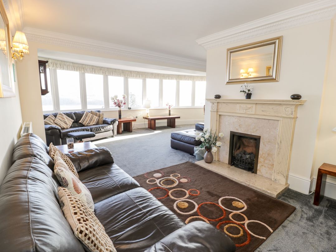 11 Glyn Garth Mews