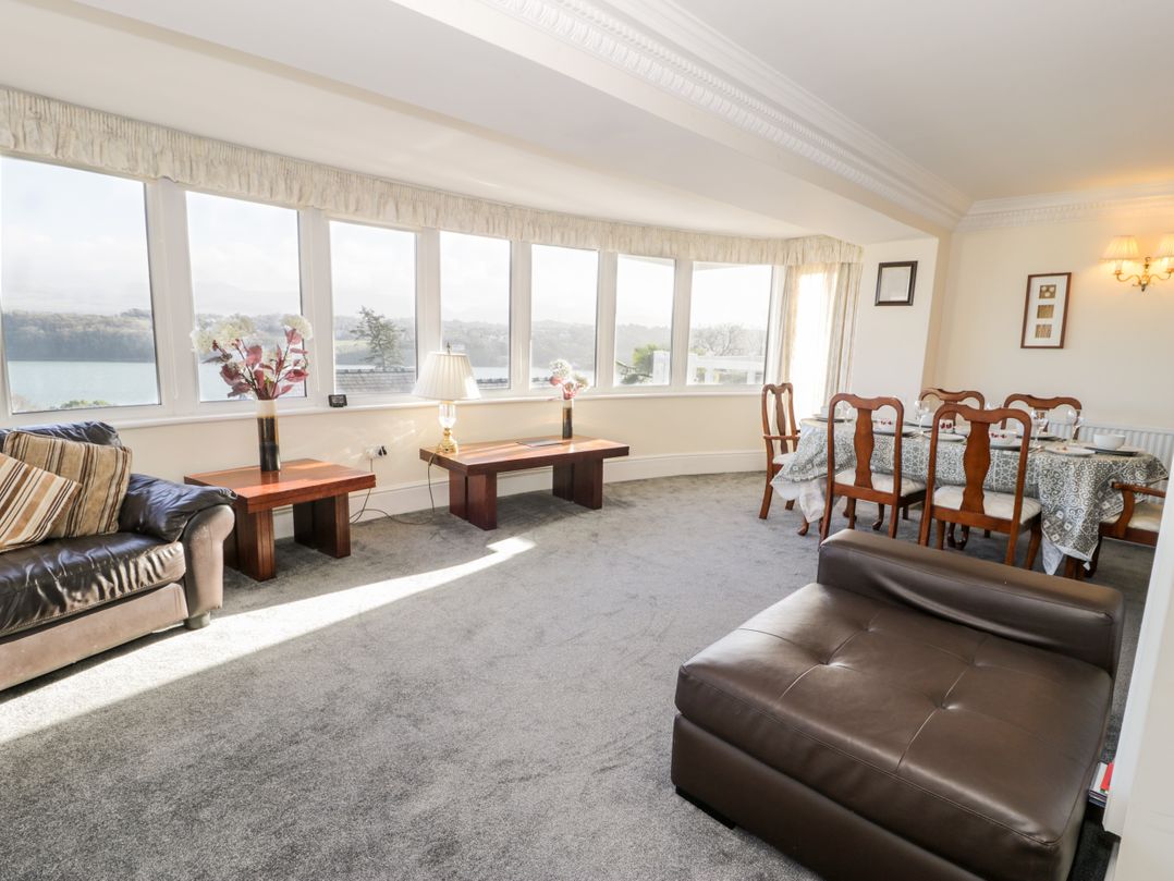 11 Glyn Garth Mews