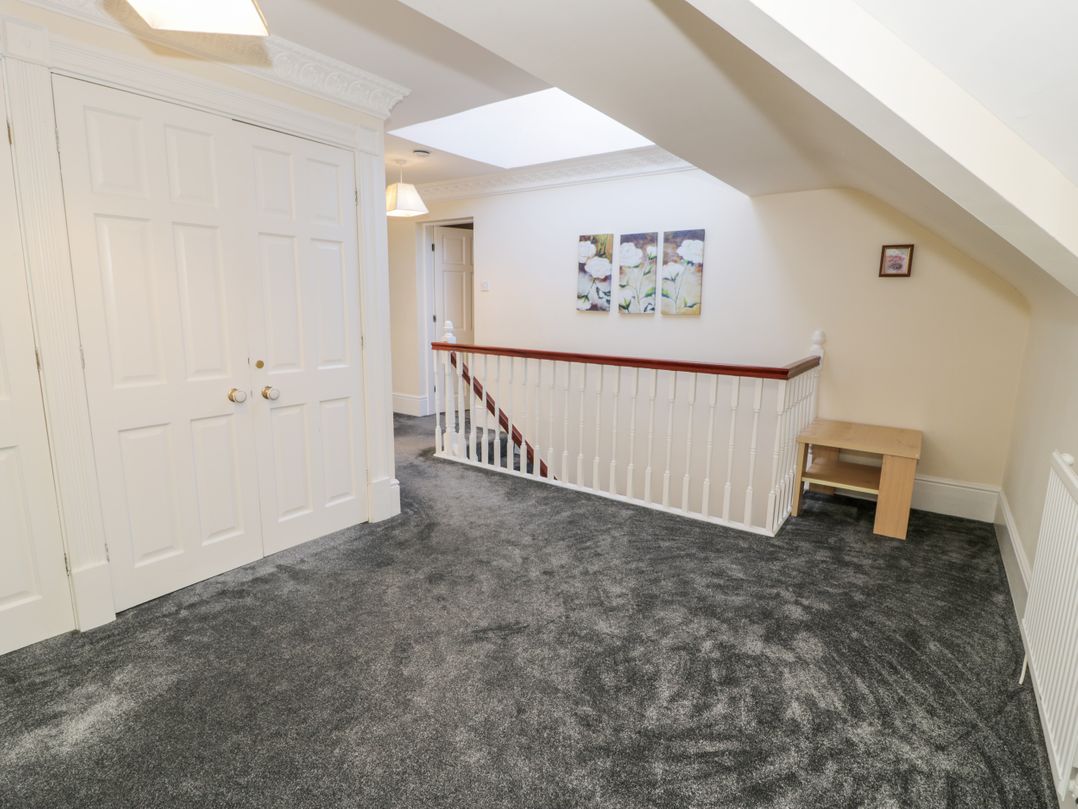 11 Glyn Garth Mews
