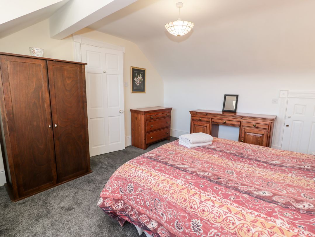 11 Glyn Garth Mews
