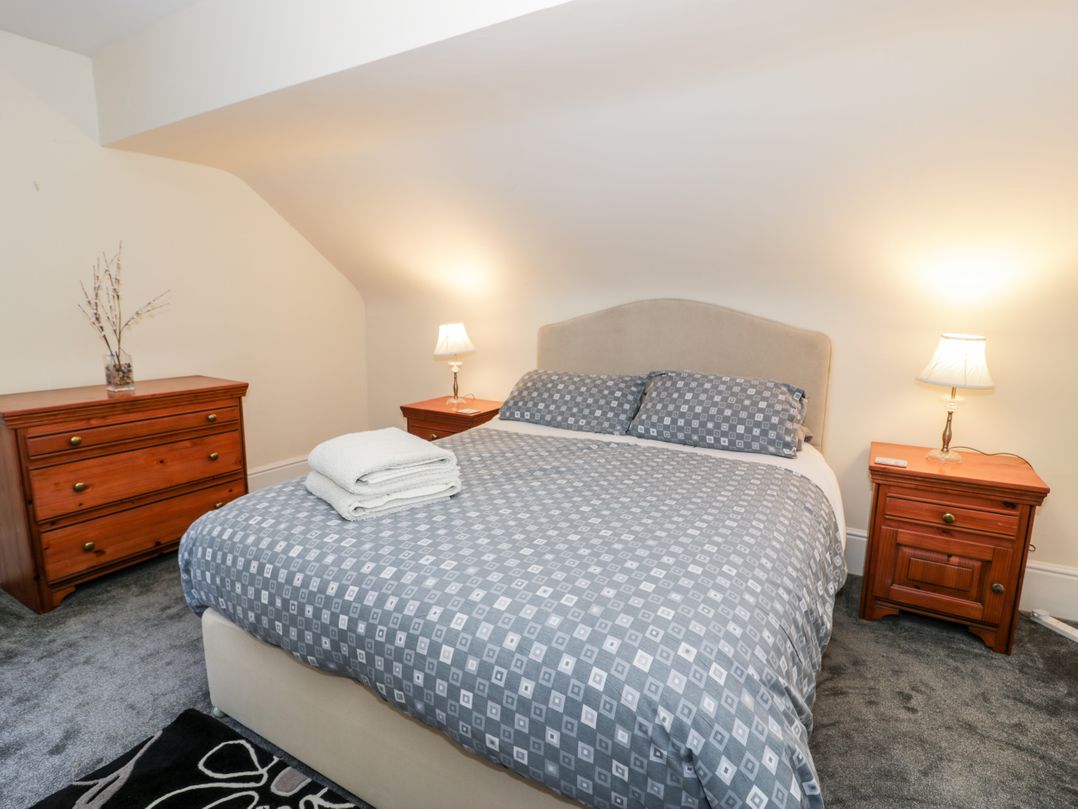 11 Glyn Garth Mews