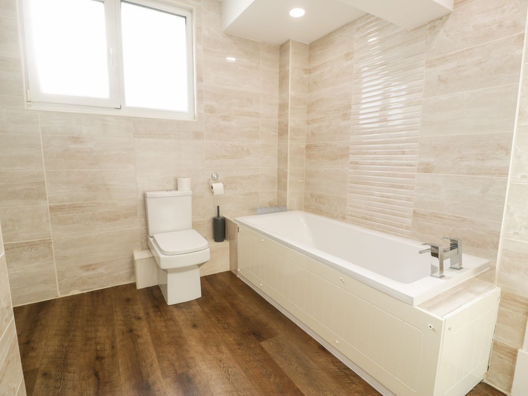11 Glyn Garth Mews