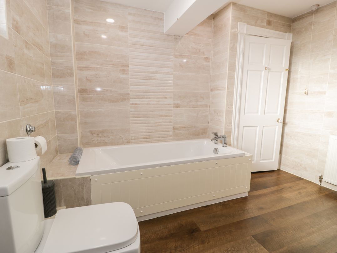 11 Glyn Garth Mews