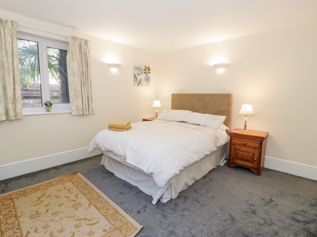 11 Glyn Garth Mews