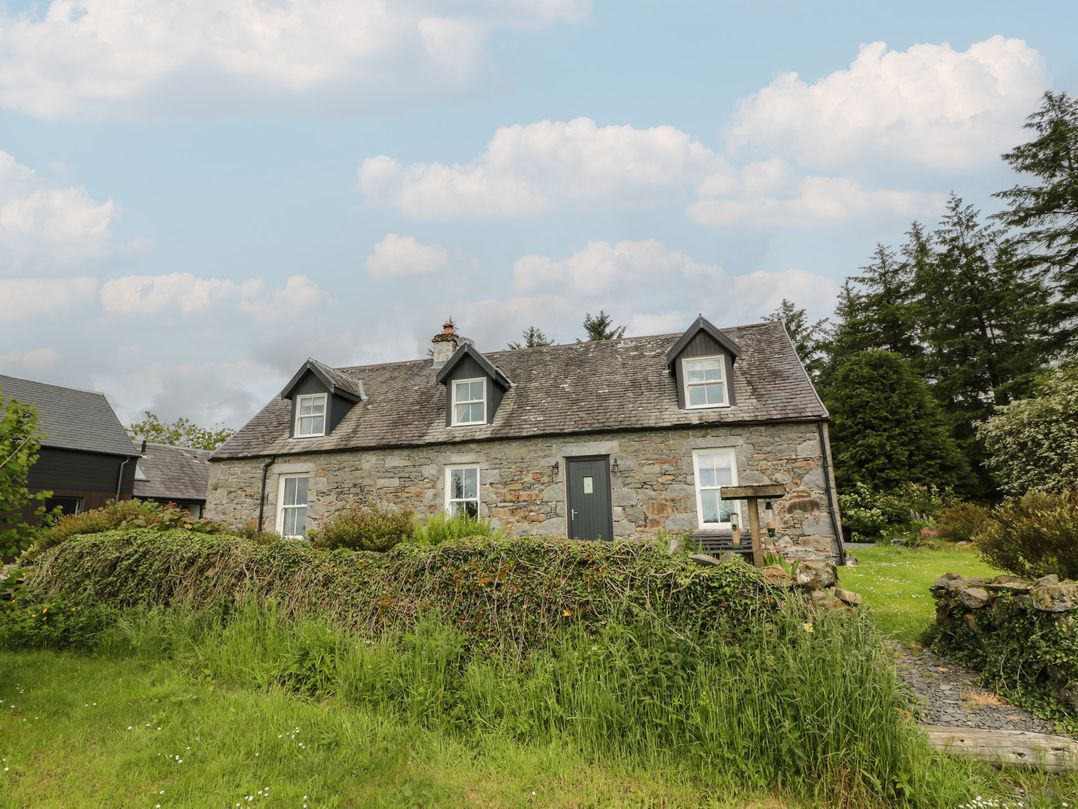 A cottage with a garden at Corrafeckloch Forest Cottages Glentrool near Newton Stewart