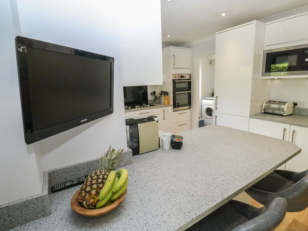 A kitchen with a countertop and kitchen appliances at Glebe House in Bigbury