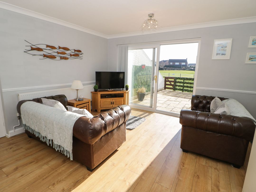 Beach House (Ty Traeth)