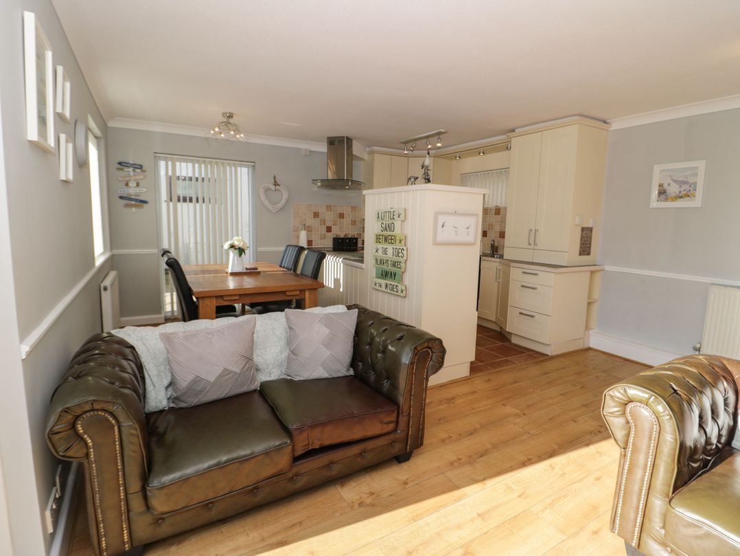 Beach House (Ty Traeth)