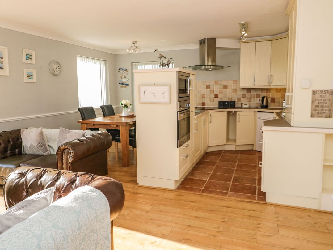 Beach House (Ty Traeth)