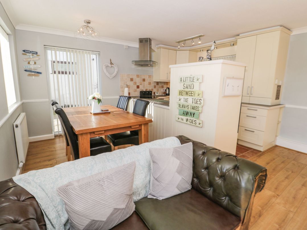 Beach House (Ty Traeth)