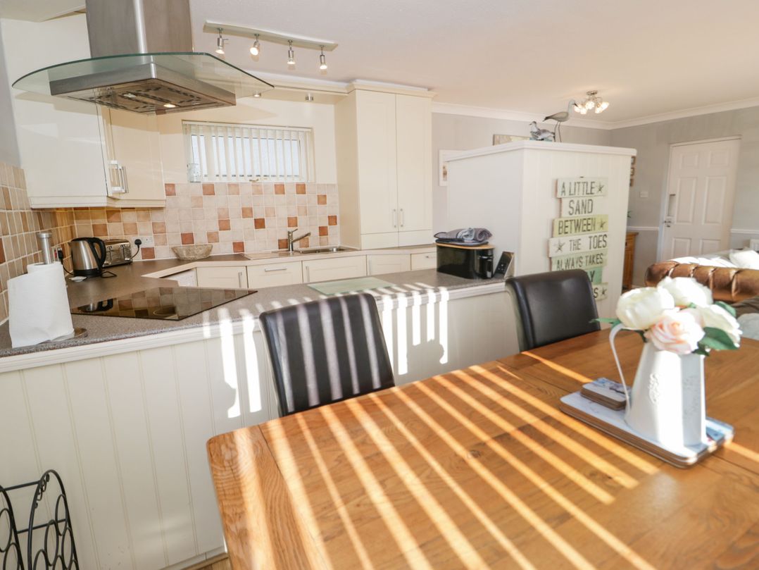 Beach House (Ty Traeth)