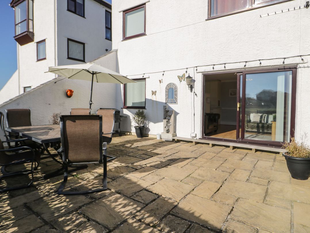 Beach House (Ty Traeth)