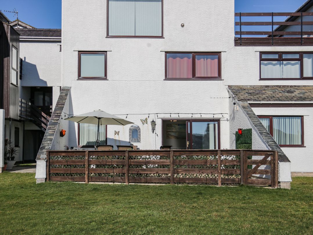 Beach House (Ty Traeth)