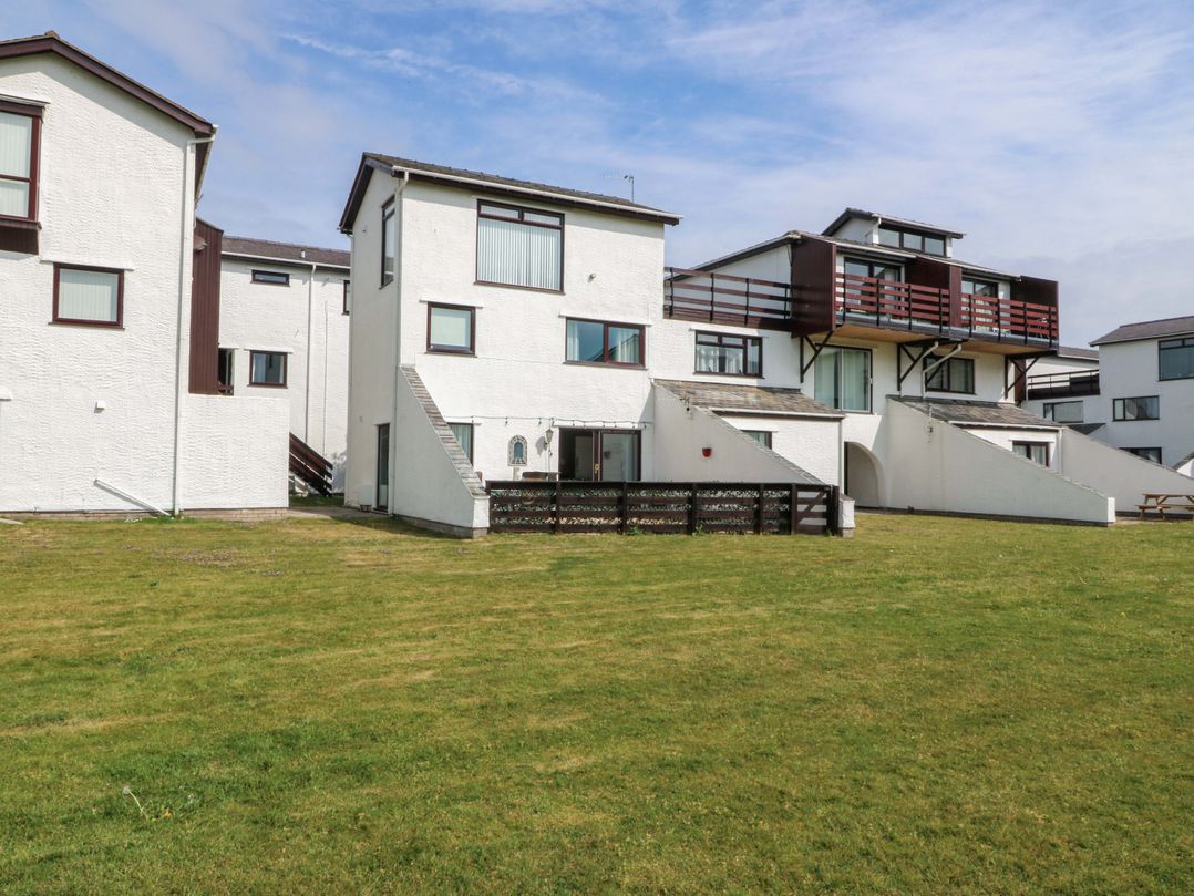 Beach House (Ty Traeth)