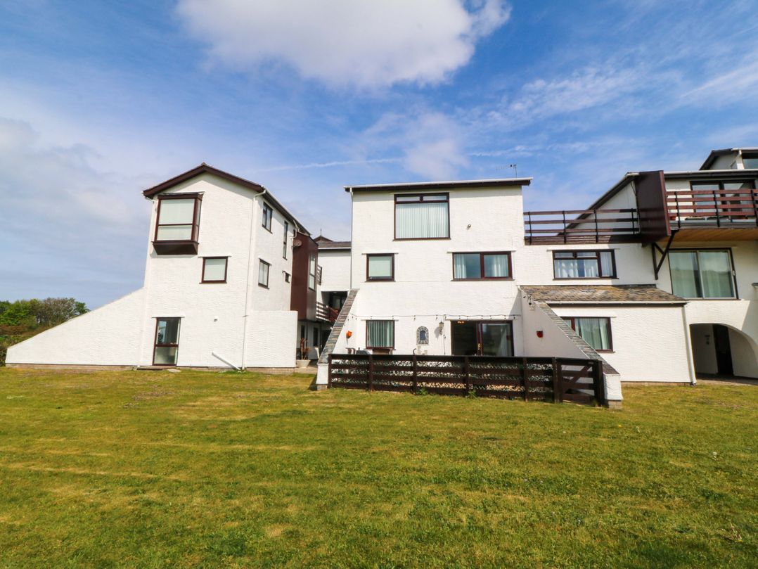 Beach House (Ty Traeth)