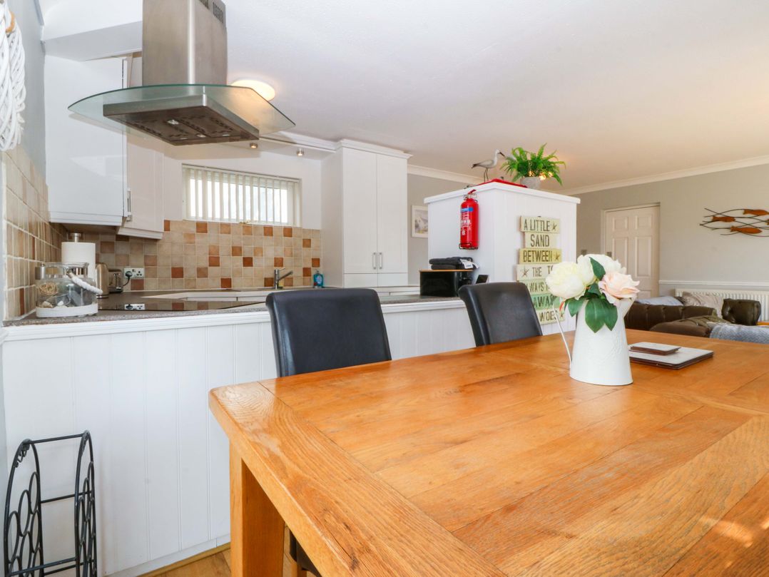 Beach House (Ty Traeth)