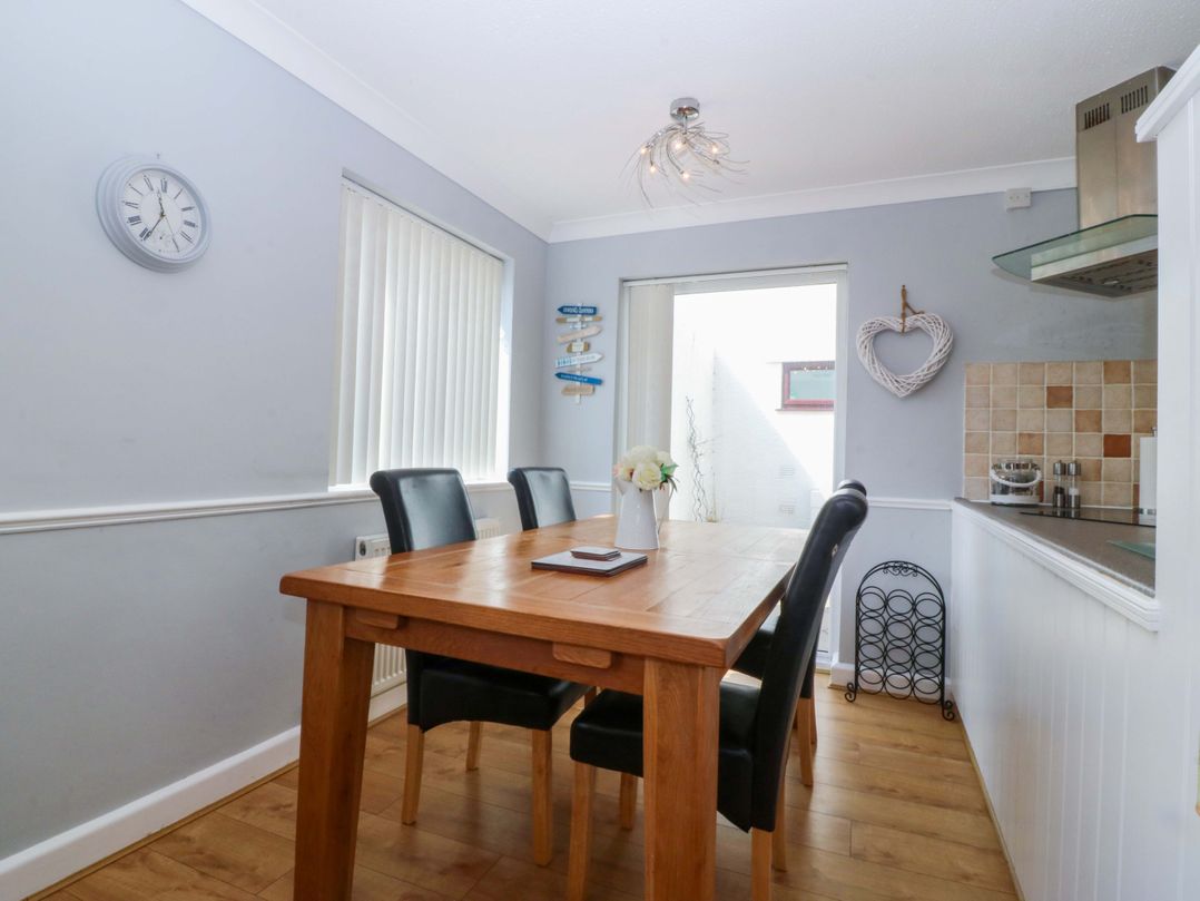Beach House (Ty Traeth)