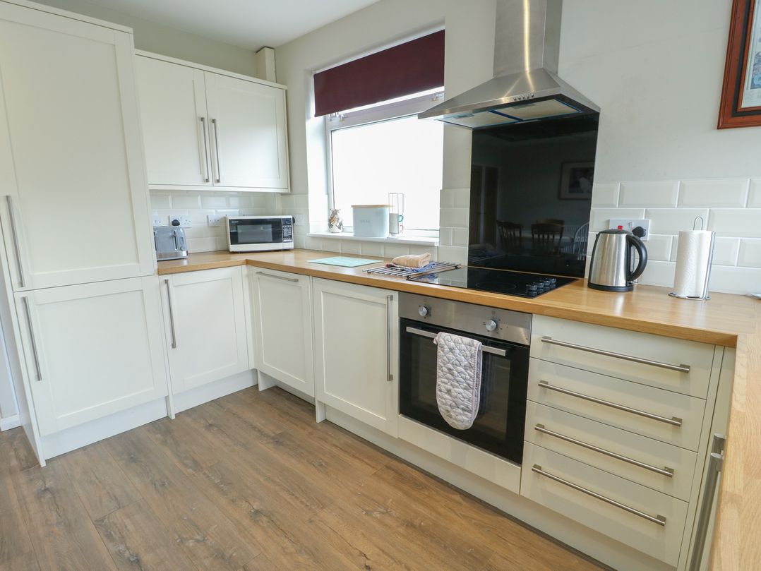 A kitchen with a microwave and oven at Awelon in Rhos-On-Sea