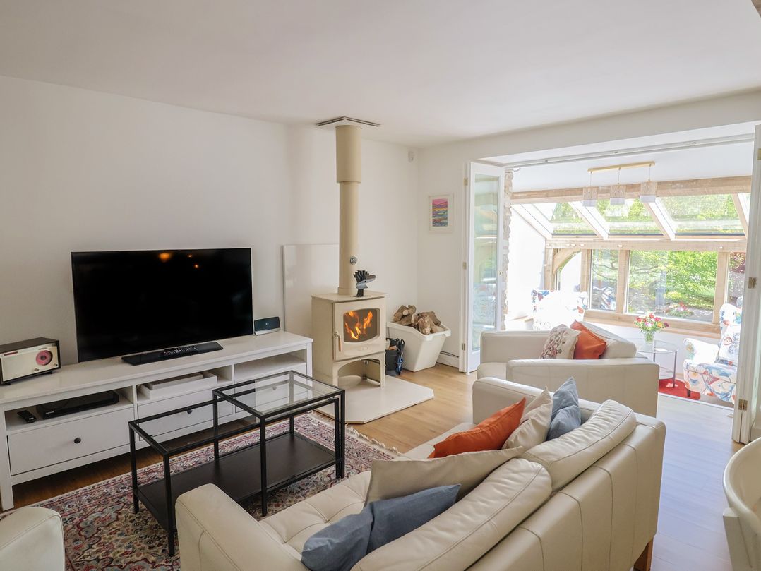 A living room with a television and sofa at Pottery Barn in Branscombe