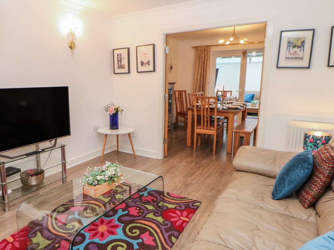 2 Carr Farm Close