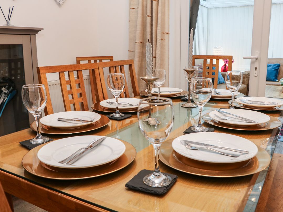 2 Carr Farm Close