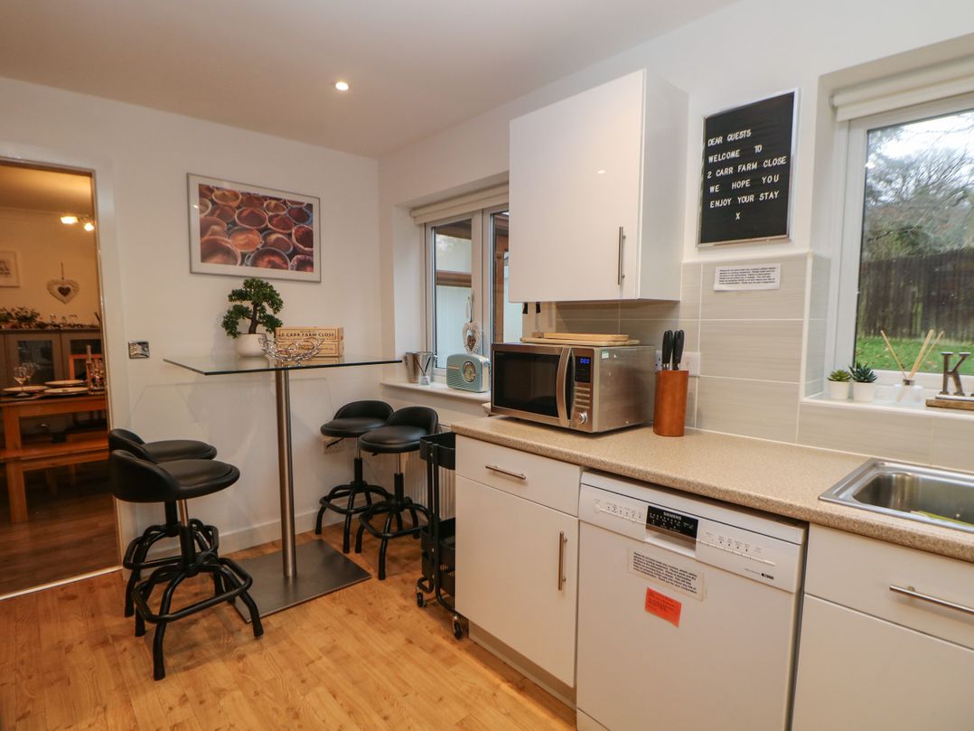 2 Carr Farm Close