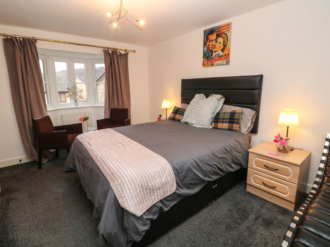 2 Carr Farm Close