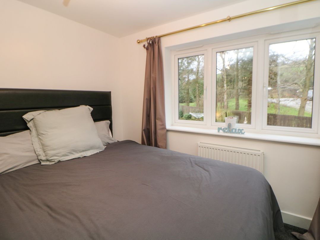2 Carr Farm Close