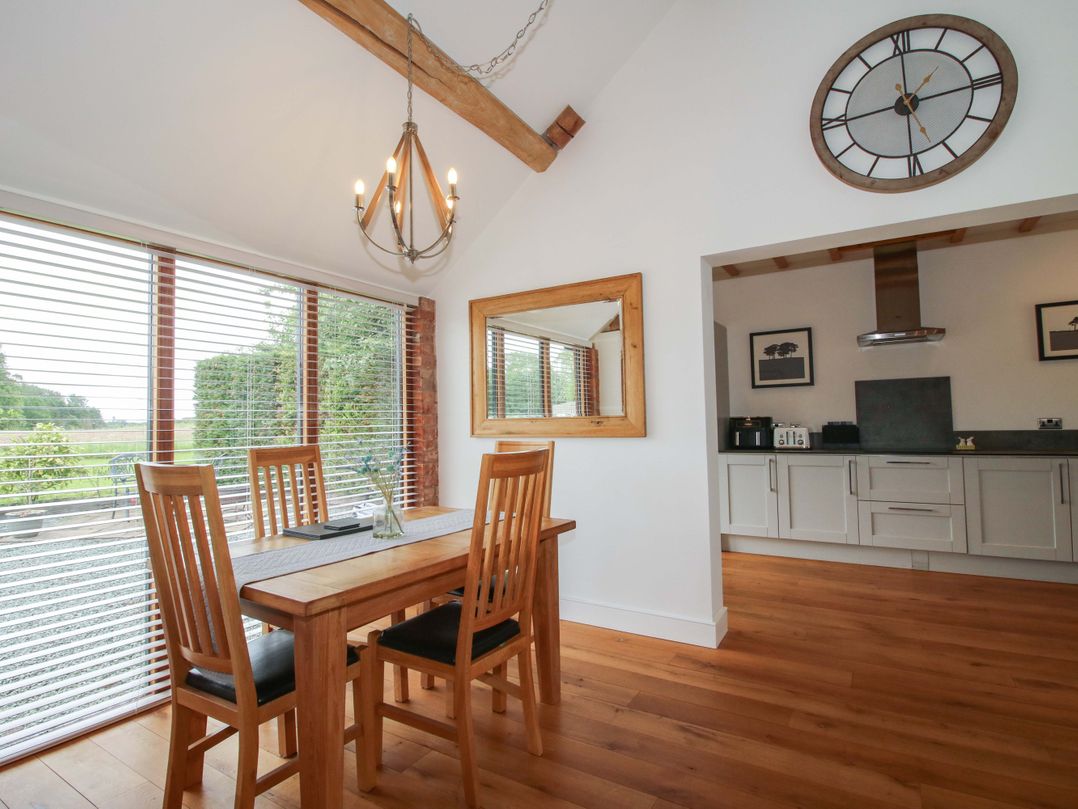 A dining room with a table and chairs at Meeson View in Meeson near Waters Upton