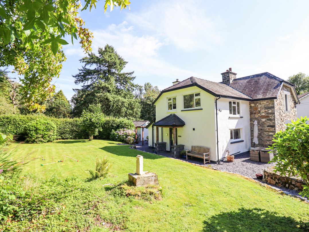 Coed Derw Isaf