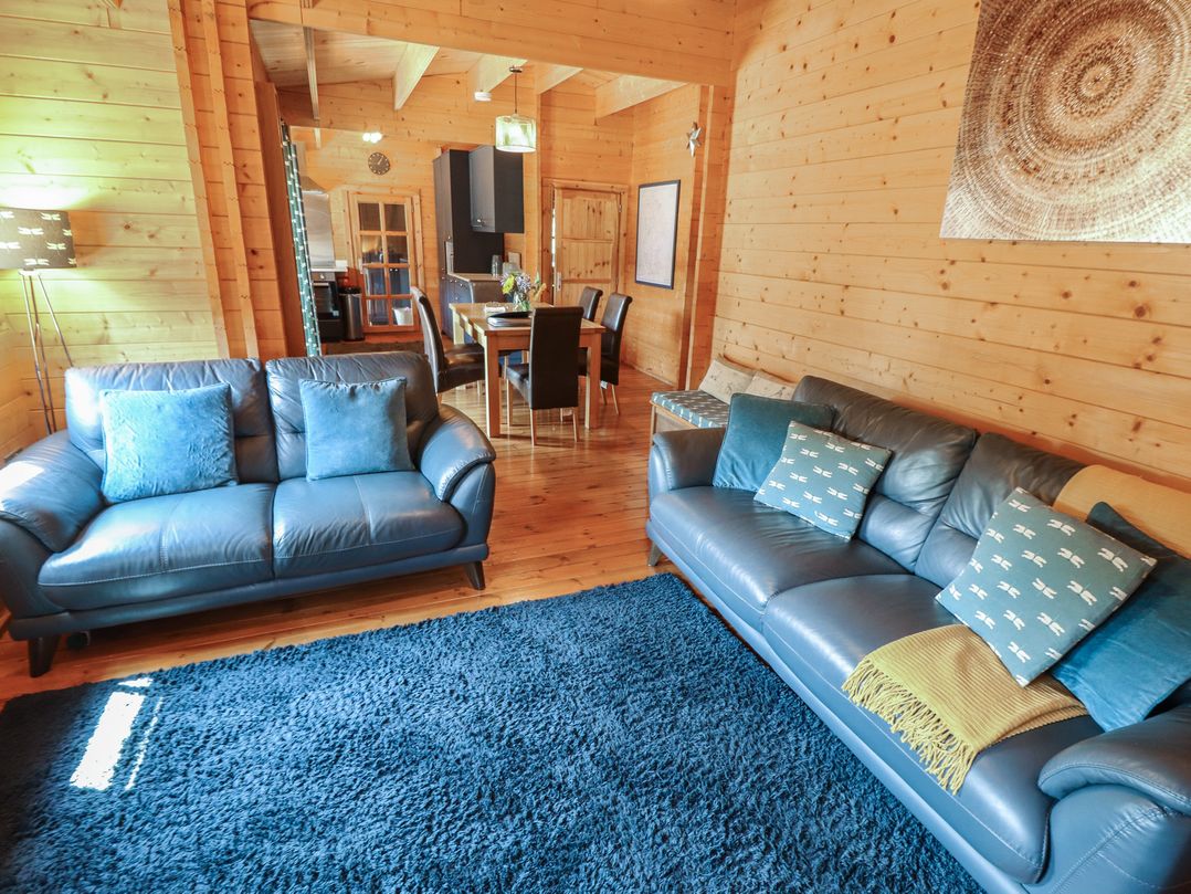 A living room with sofas and a dining area at Tythe Lodge – Hot Tub Retreat in Rural Lincolnshire | Family-Friendly Lodge Near Heckington