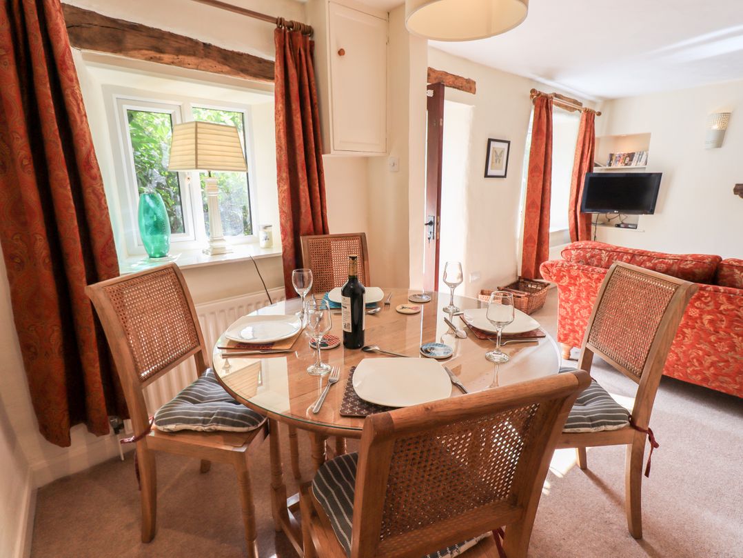 4 Greencross Cottages
