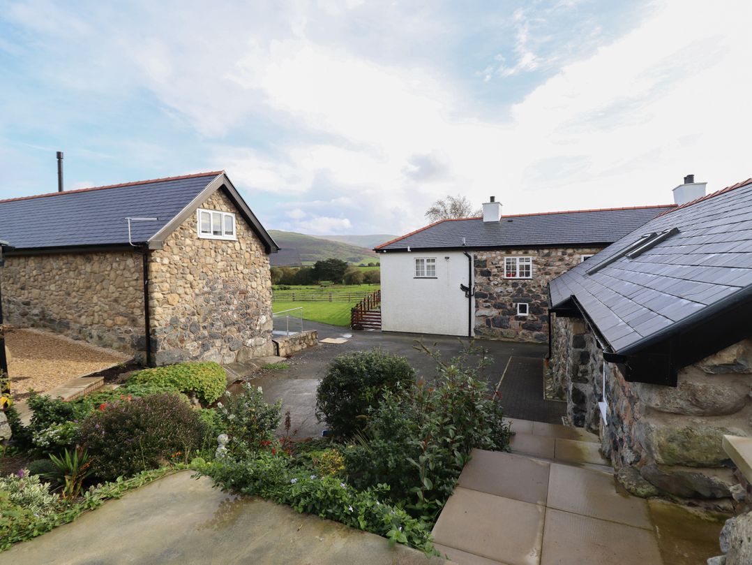 Bryn Eglwys Barn