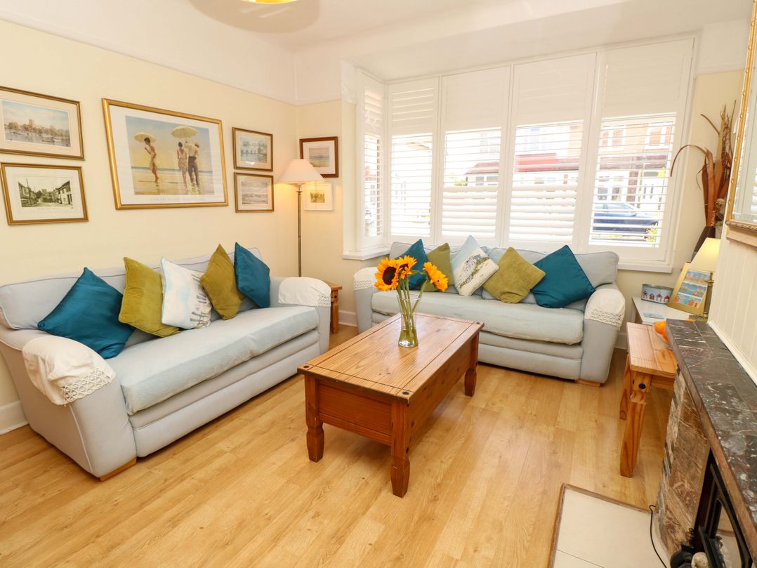 32 Cranleigh Close