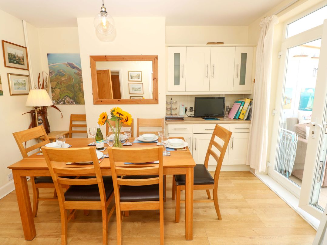 32 Cranleigh Close