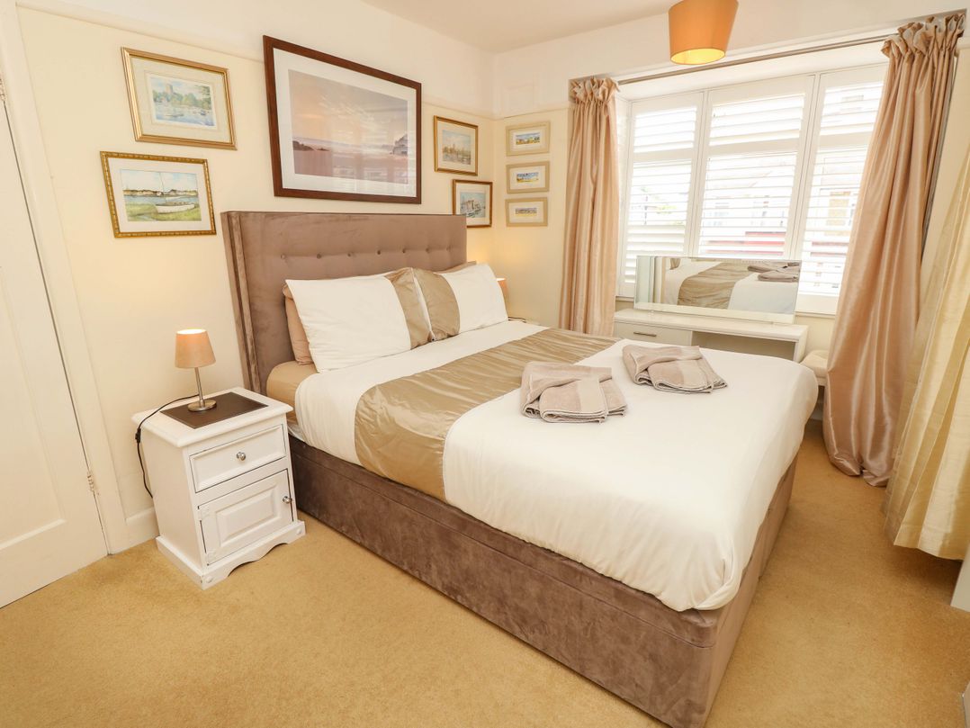 32 Cranleigh Close
