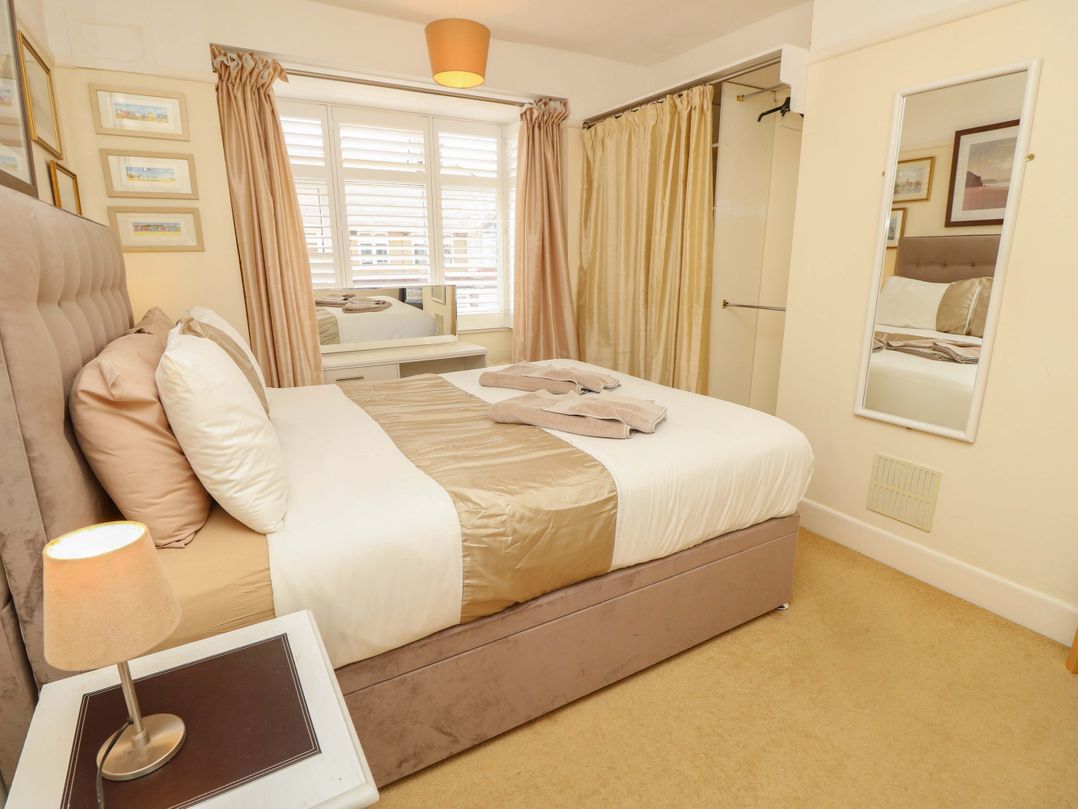 32 Cranleigh Close