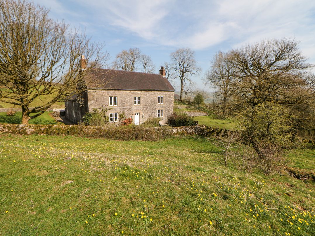 Dog friendly holiday cottage in Ilam, sleeps 8