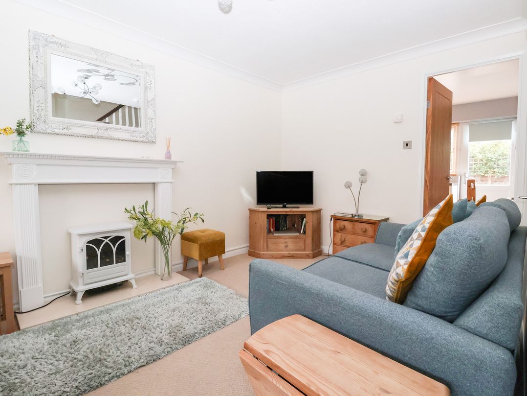 17 Fewster Way