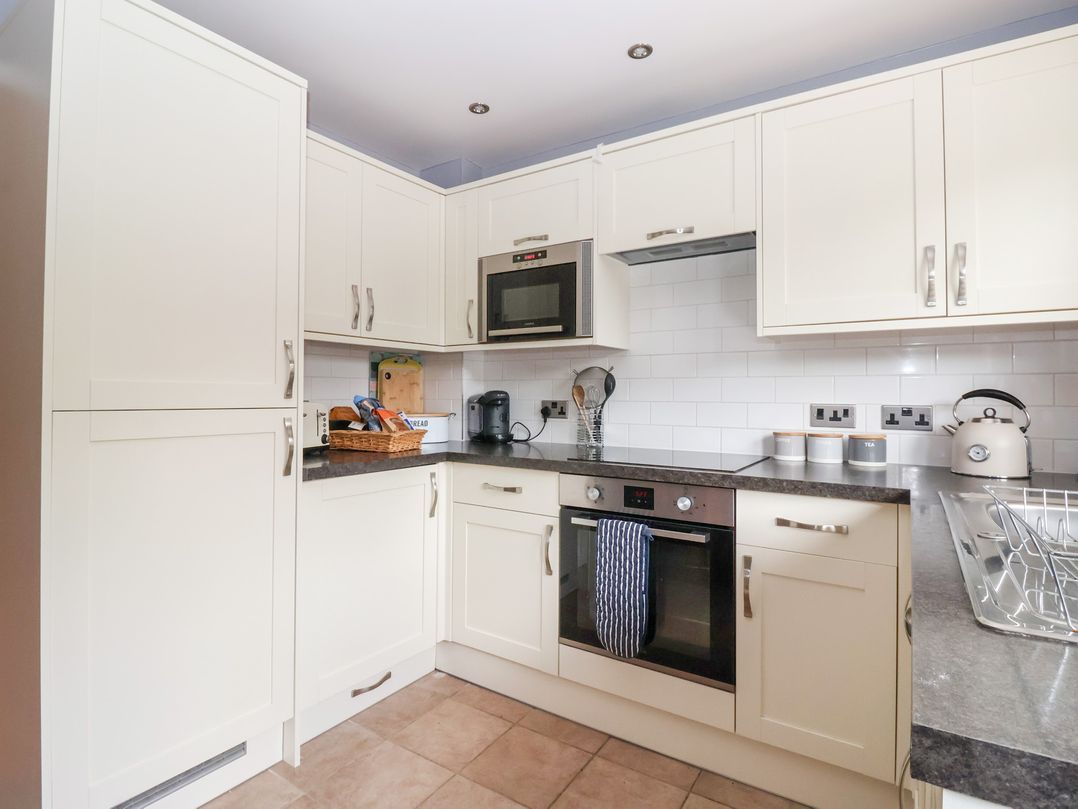 17 Fewster Way